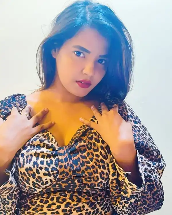 Sakshi vip call girls in Vadodara